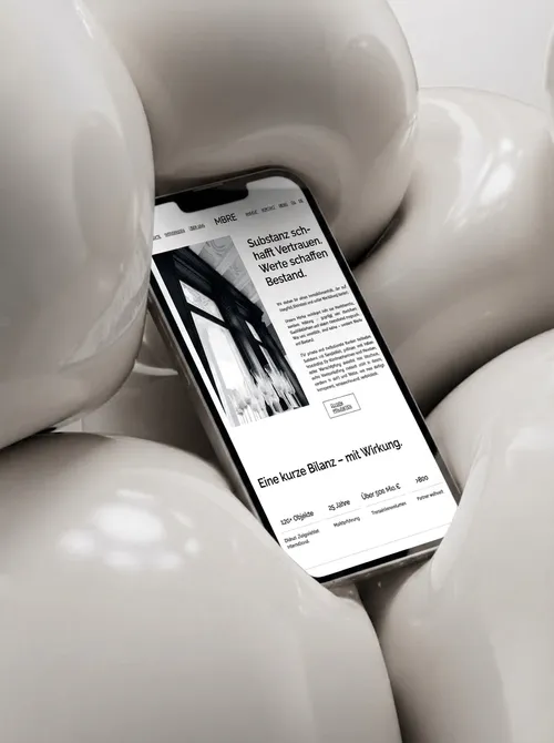 Sixrooms | Kreativagentur München | Banderole – iphone blobs Website Mockup